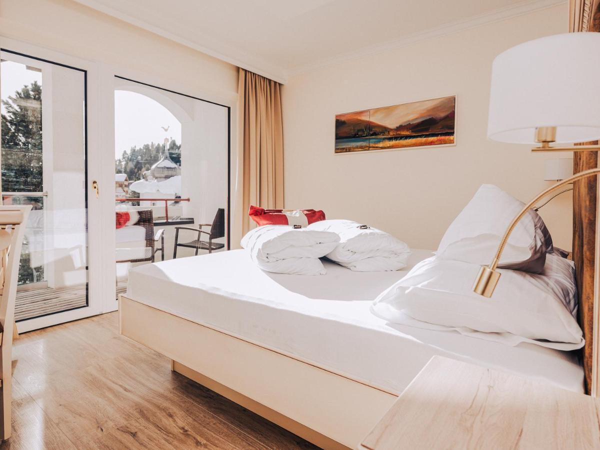 Schlosshotel Seewirt Turracher Hoehe Ngoại thất bức ảnh
